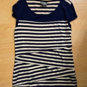 Short sleeve nursing top size small